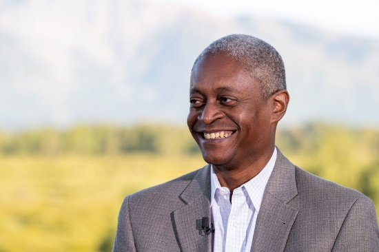 美联储官员对更高利率峰值持开放态度 料加息至多持续到夏末