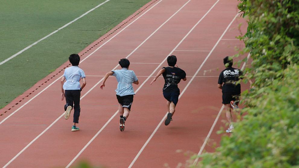 全国多地相继调整中考体育项目 耐力类改为免试或选考